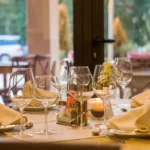 Ekskluzywne obrusy na wymiar — elegancja do domu