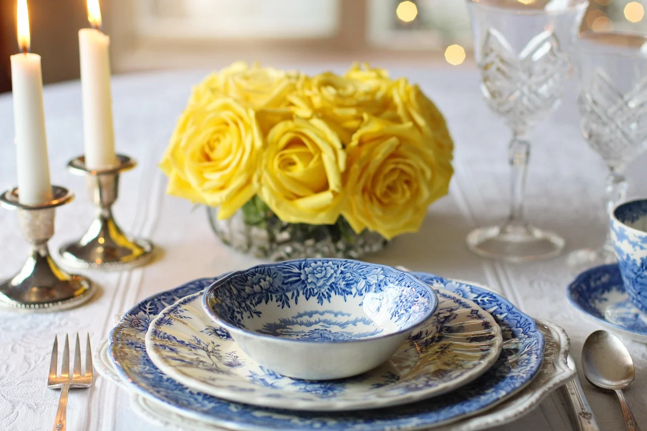 Polska porcelana na co dzień i od święta — zastawa stołowa na 12 osób